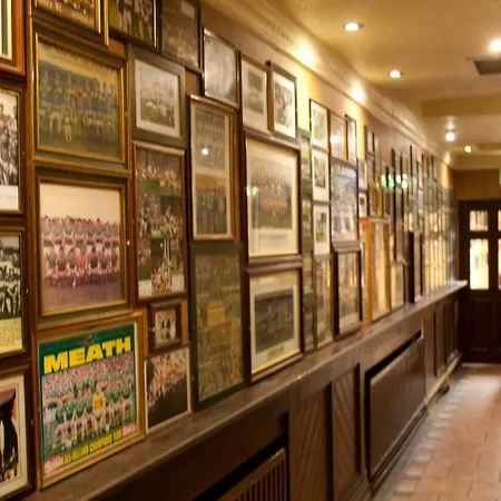 The Town Hotel 2*
